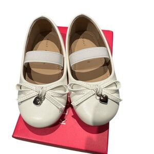 Kelly & Katie White Kids Dress Shoes with Heart Charm - size 8C - NWT